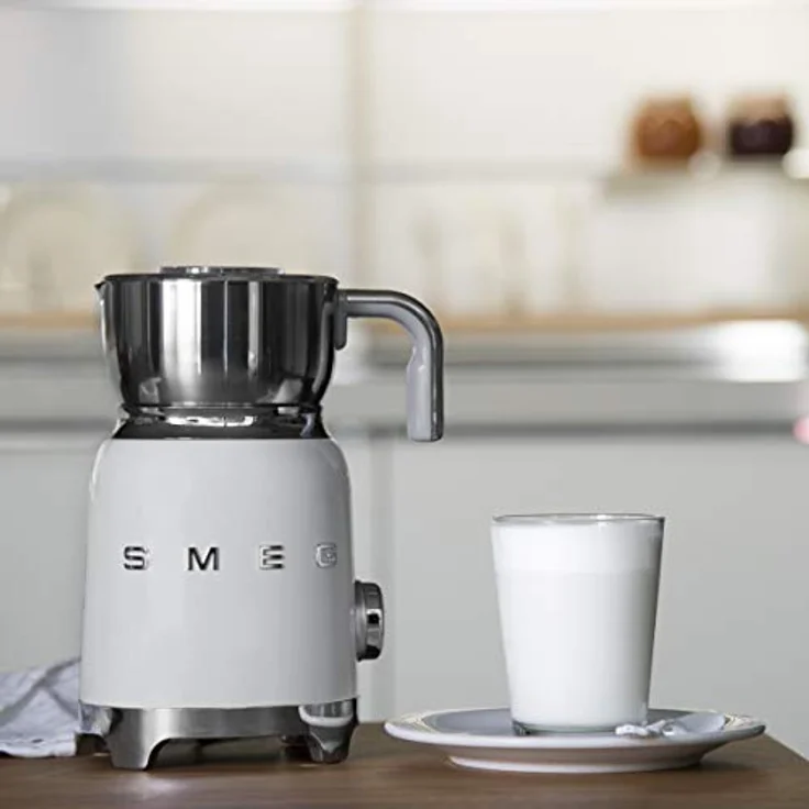 Smeg MFF01WHEU Milchaufschäumer, 500W, 600ml warme & 250ml kalte Milch, weiß – Bild 2