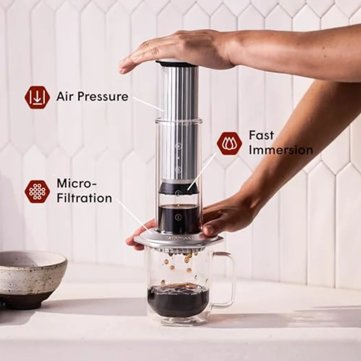 AeroPress Premium Kaffeebereiter – 3-in-1 Brühmethode für French Press, Espresso und kräftigen Kaffee, aus Glas und Edelstahl, schnell und sauber ohne Bitterkeit – Bild 2
