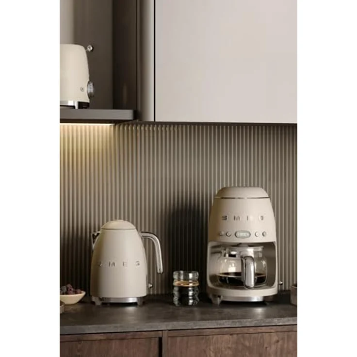 Smeg KLF03MLMEU 1.7L Wasserkocher, Edelstahl, Soft-Opening-Kannenverschluss, herausnehmbarer Anti-Kalkfilter, automatische Abschaltung, 2400W, Moonlight – Bild 2