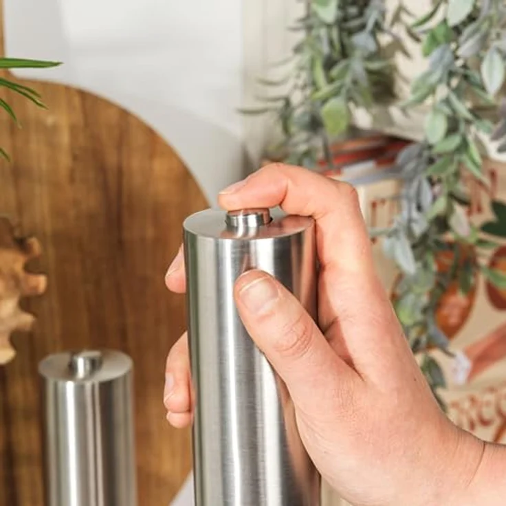 SALTER elektrische Salz- und Pfeffermühle, gebürsteter Edelstahl, Keramik-Mechanismus, ideal für Himalaya--Stein-Salz, Pfeffer, Getrocknete Kräuter oder Gewürze, kein Auslaufen – Bild 6