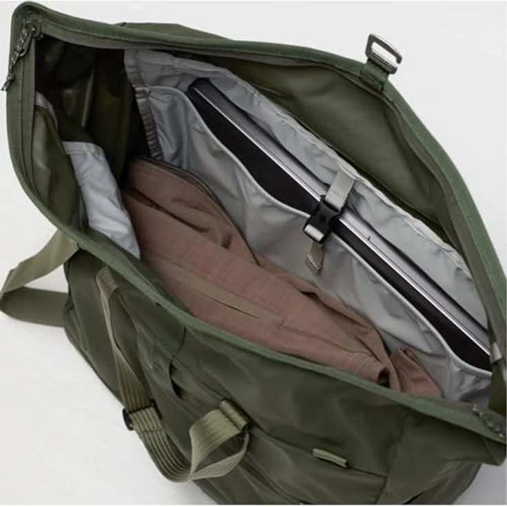 Fjällräven High Coast Tote 30, wasserdichte Umhängetasche aus recyceltem Polyamid, mit Laptopfach, grün – Bild 4