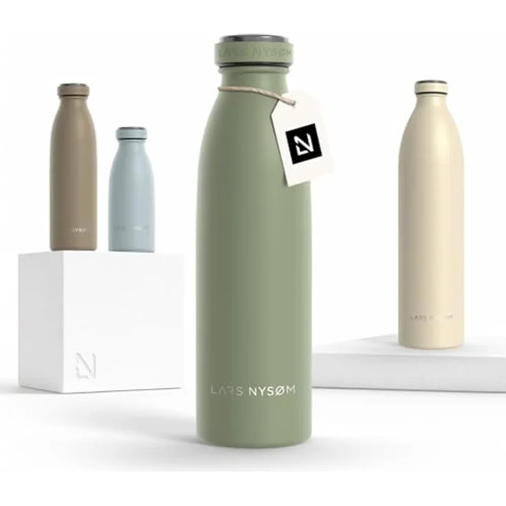 LARS NYSØM Edelstahl Trinkflasche „Ren“, 500ml, auslaufsichere Thermosflasche für kohlensäurehaltige Getränke, doppelt isoliert, sage green – Bild 1
