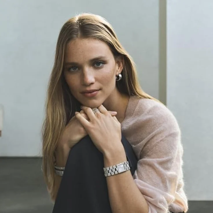Calvin Klein CK Meridian, Zwei-Zeiger-Quarzwerk-Uhr für Damen mit rechteckigem Gehäuse, silbernem Zifferblatt und Edelstahlarmband, wasserdicht bis 3 ATM – Bild 5