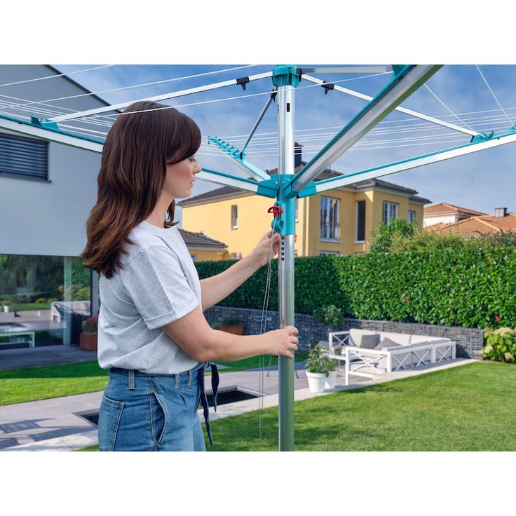 Leifheit Linomatic 500 Easy Wäschespinne, inkl. Bodenhülse, autom. Leineneinzug, Easy-Lift-System, 50 m Leinenlänge, für 5 Waschladungen – Bild 15