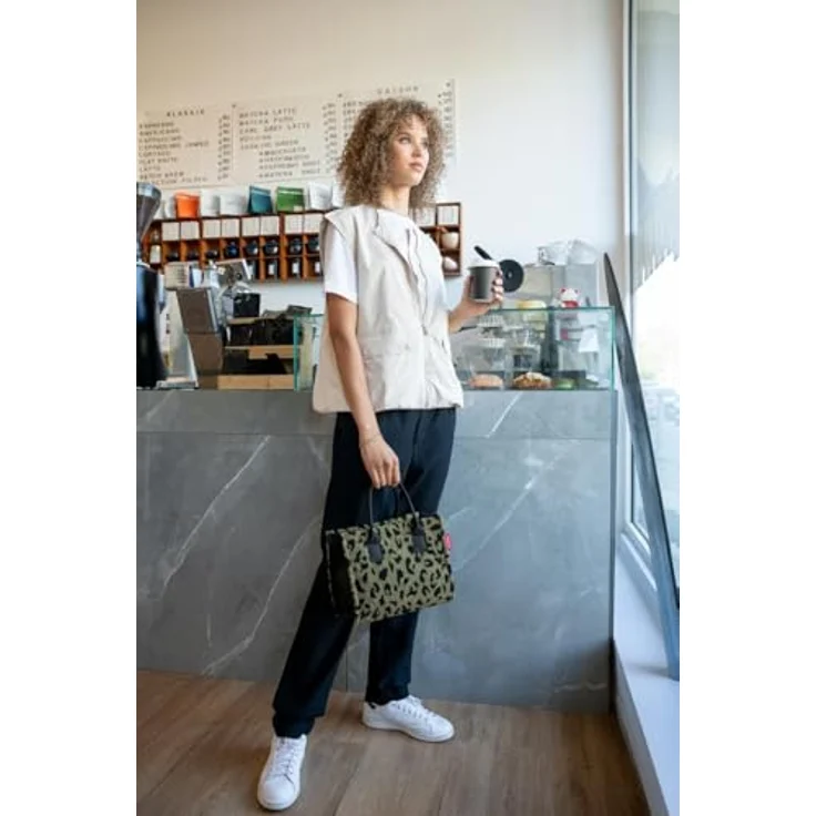 reisenthel daily shopper XS, Einkaufshilfe aus flauschigem Teddy-Material mit Leo-Print, Olivgrün, 4 l – Bild 8