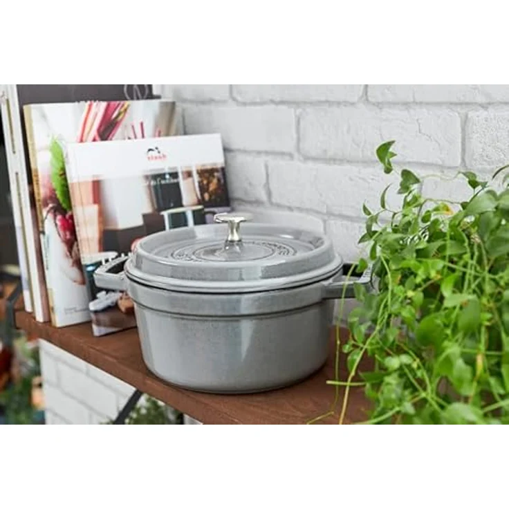 Staub Cocotte-Bräter, rund mit Deckel 28 cm, 6,70 L, mit mattschwarzer lierung im Inneren des Topfes, graphitgrau – Bild 5