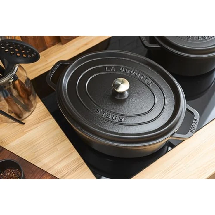 Staub 1102325 Cocotte-Bräter, oval mit Deckel 23 cm, 2,35 L, mit mattschwarzer lierung im Inneren des Topfes, schwarz – Bild 6