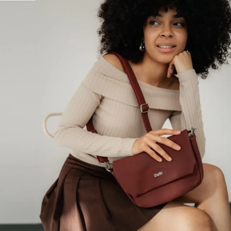 Zwei Mademoiselle.M Messenger, Handtasche aus pflegeleichtem Polyurethan mit Magnet- und Reißverschluss, 28 cm, schwarz – Bild 5