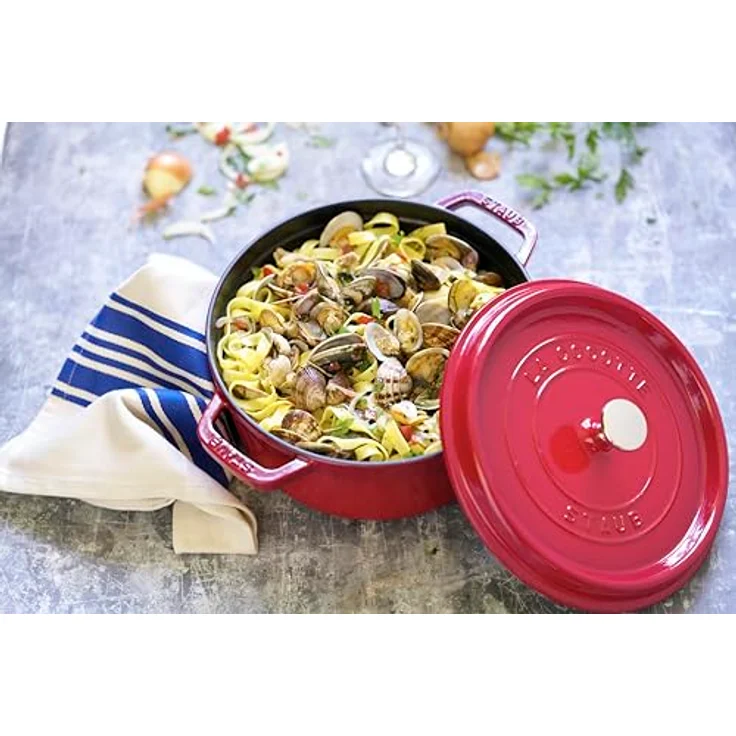 STAUB Gusseisen Bräter- Cocotte, Rund 24 cm, 3,8 L, kirschrot – Bild 5