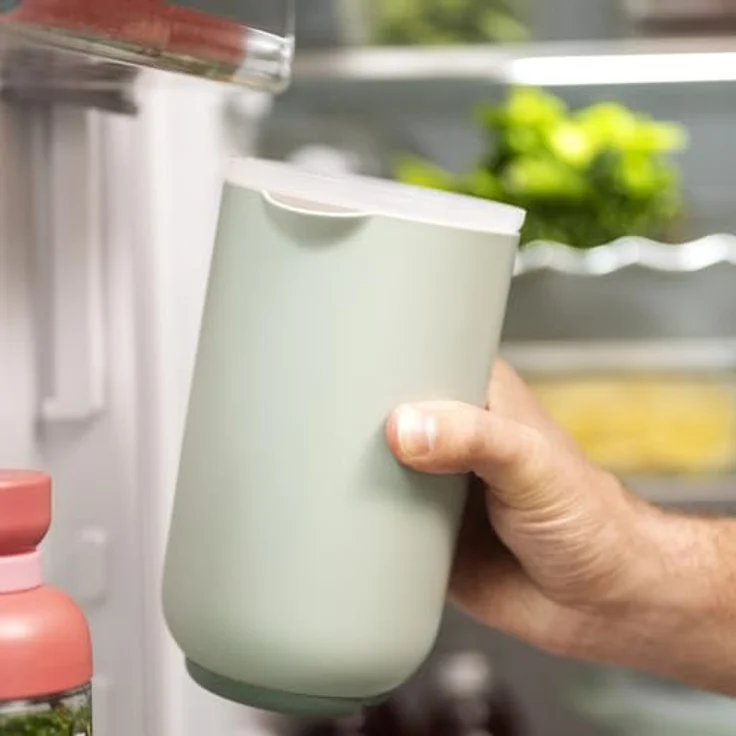 Mepal Rührbecher mit Deckel Chef it - Verschließbar, in der Kühlschranktür - Rutschfester Boden - Mikrowellen- und Spülmaschinengeeignet - 1000 ml - Chalk – Bild 4