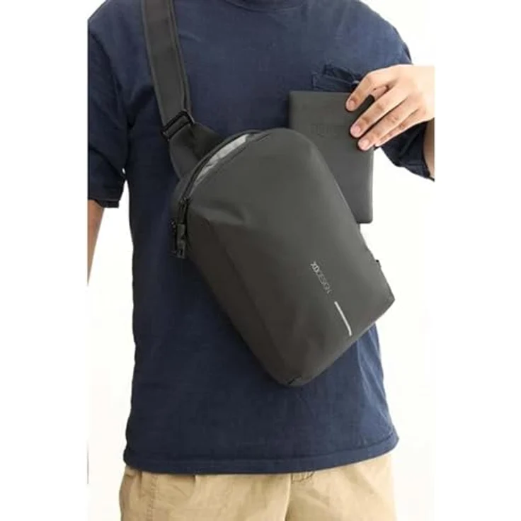 XD Design Urban Handtasche, Schwarz, aus robustem Polyurethan mit verstellbarem Umhängeriemen und vielseitigen Fächern – Bild 2