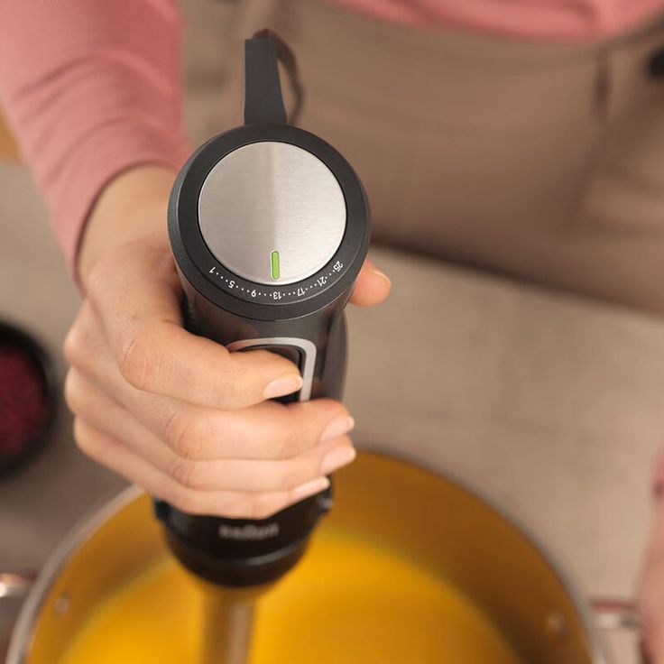 Braun MultiQuick 5 Pro MQ 55755 M, 1000 Watt Stabmixer mit Mini-Küchenmaschinen Aufsatz, Schneid-/Zerkleinerungsscheibe, 500ml größenverstellbarer Zerkleinerer, Hackmesser/Eiscrush-Messer, Schneebesen, 0,6 l Mix- und Messbecher – Bild 4