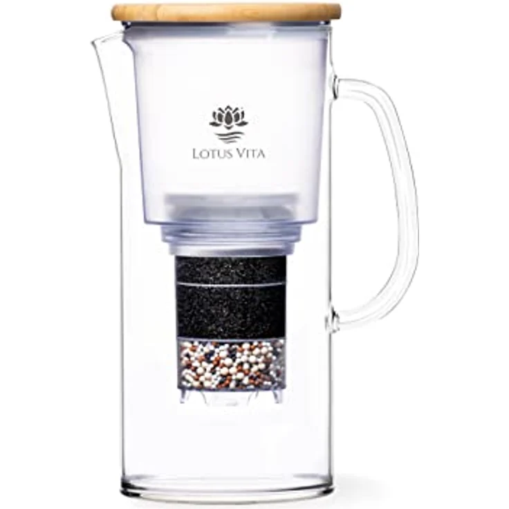 LOTUS VITA Glas-Filterkanne NATURA PLUS mit Bambusdeckel - Wasser Karaffe mit Kartusche, Reduziert Kalk Chlor Blei aus Leitungswasser durch Aktivkohle Ionentauscher, BPA-frei – Bild 1