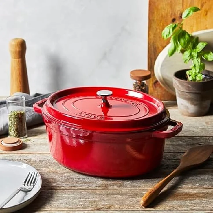 Staub 40509-866-0 Cocotte-Bräter, oval mit Deckel 31 cm, 5,5 L, mit mattschwarzer lierung im Inneren des Topfes, kirschrot – Bild 5