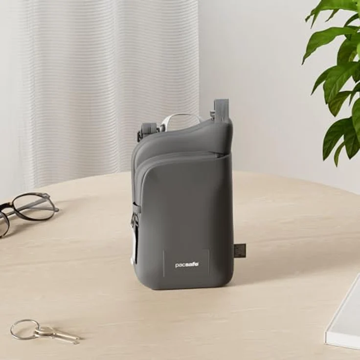 "Pacsafe Umhängetasche Go Tech Crossbody Bag, schwarz, mit RFID Blocker-Schutz und stichfestem Reißverschluss" – Bild 4