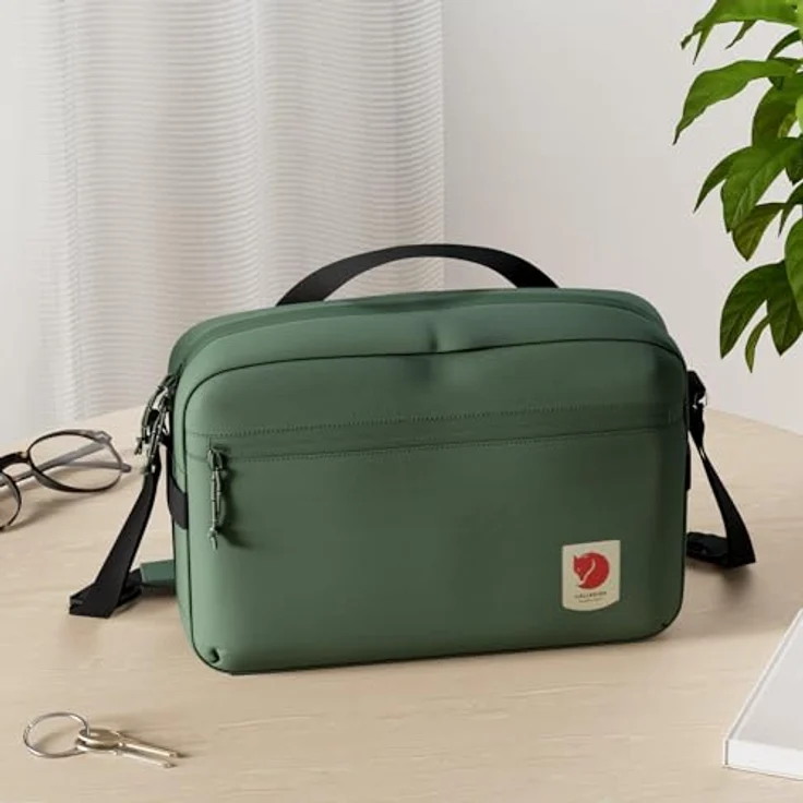 Fjällräven High Coast Crossbody Umhängetasche, 24 x 16 x 7 cm, Grün aus Polyamid – Bild 2
