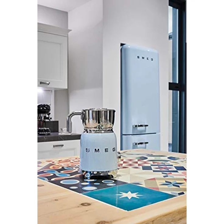 Smeg MFF01PBEU Milchaufschäumer, 500W, 600ml warme & 250ml kalte Milch, hellblau – Bild 6