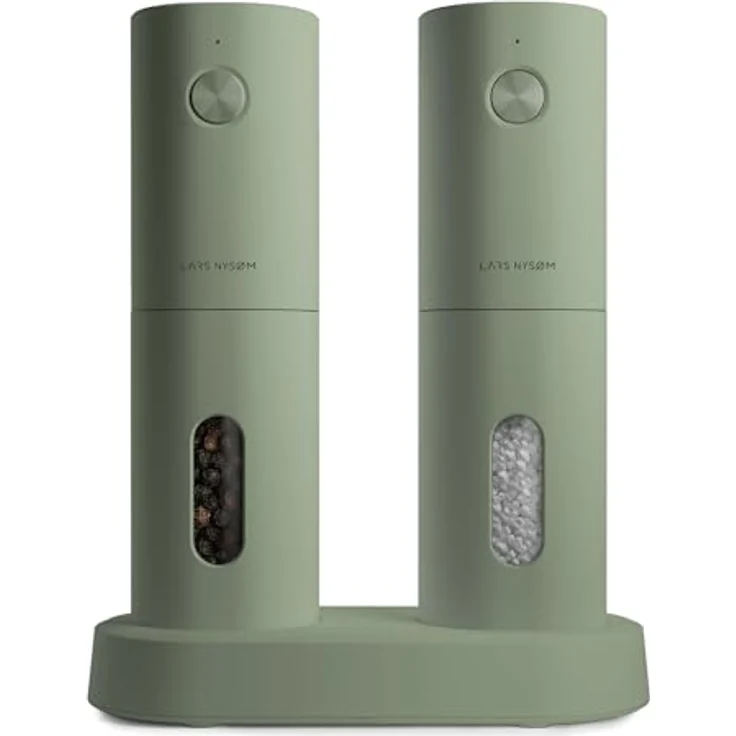 LARS NYSØM Salz und Pfeffer Mühle Elektrisch 2er Set mit einstellbarem Keramik-Mahlwerk von grob bis fein I Design Gewürzmühlenset Automatisch (2 Stück, Sage) – Bild 1