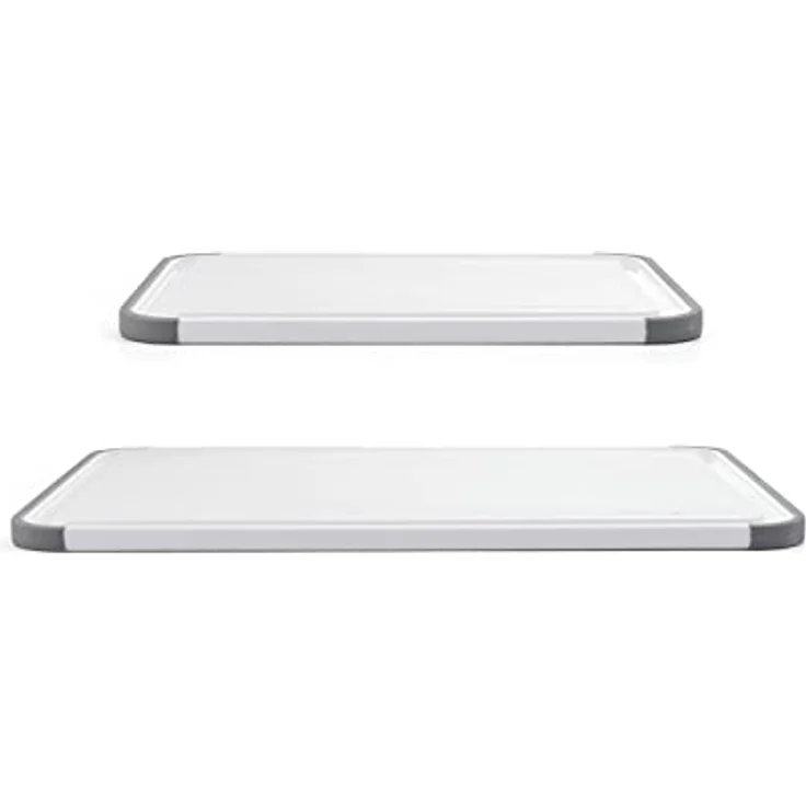Kitchen Craft Klassisches Schneidebrett-Set, 2 rutschfeste und BPA-freie Schneidebretter aus nicht saugfähigem Polypropylen mit Umfangsbrett, 20 x 25 cm und 35 x 28 cm (KEG710NOSMGA) – Bild 2