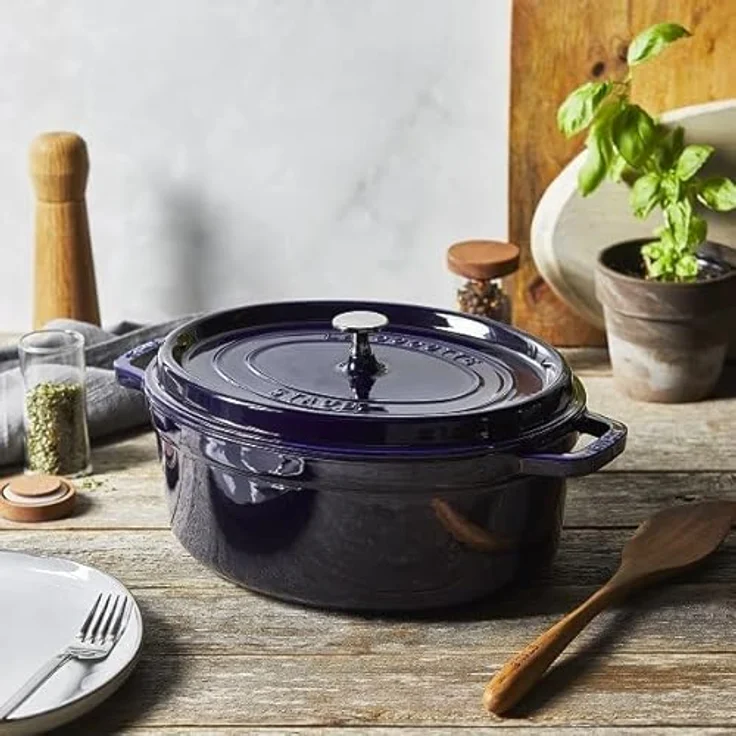 Staub 1103191 Cocotte-Bräter, oval mit Deckel 31 cm, 5,5 L, mit mattschwarzer lierung im Inneren des Topfes, dunkelblau – Bild 5