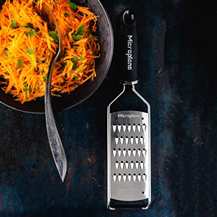 Microplane Feine Julienne-Reibe Edelstahl Schwarz aus der Gourmet Serie für Karotte, Zucchini, Kartoffel, Apfel, Rote Beete und Rettich – Bild 7
