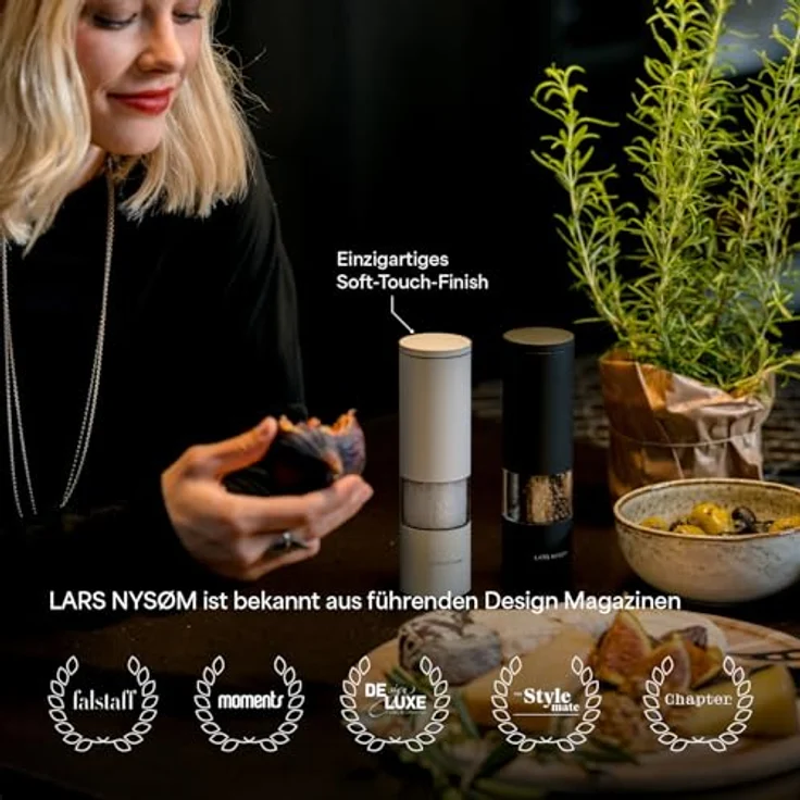 LARS NYSØM Salz und Pfeffermühle Set „Lagom“, manuelles Keramikmahlwerk, Edelstahl, 2 Stück, Rot/Grün – Bild 5