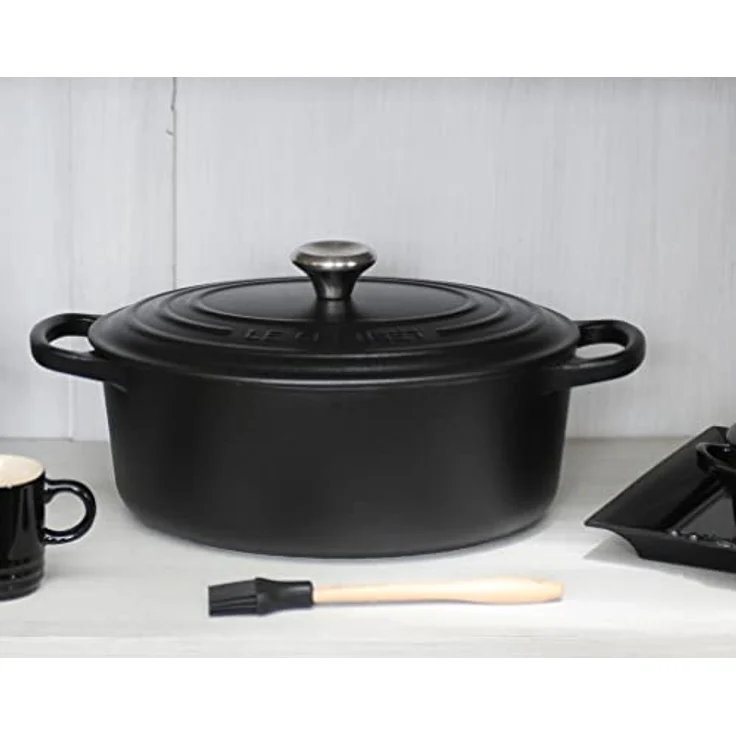 Le Creuset Signature Gusseisen-Bräter mit Deckel, Durchmesser 31 cm, Oval, Für alle Herdarten und Induktion geeignet, Volumen: 6,3 l, schwarz matt  – Bild 4