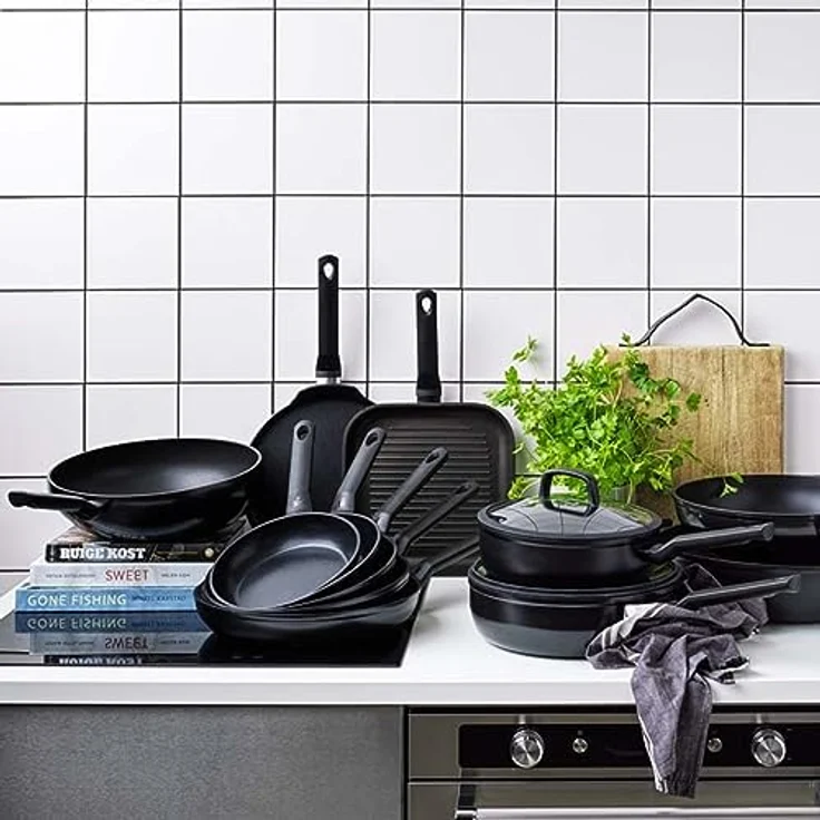 BK Easy Induction Ceramic Keramische Antihaft-Schmortopfpfanne 24 cm/3,4 l mit Deckel, PFAS-frei, Induktion, Backofenfest bis 160˚C, Stay-Cool-Griff, Spülmaschinenfest, Schwarz – Bild 4