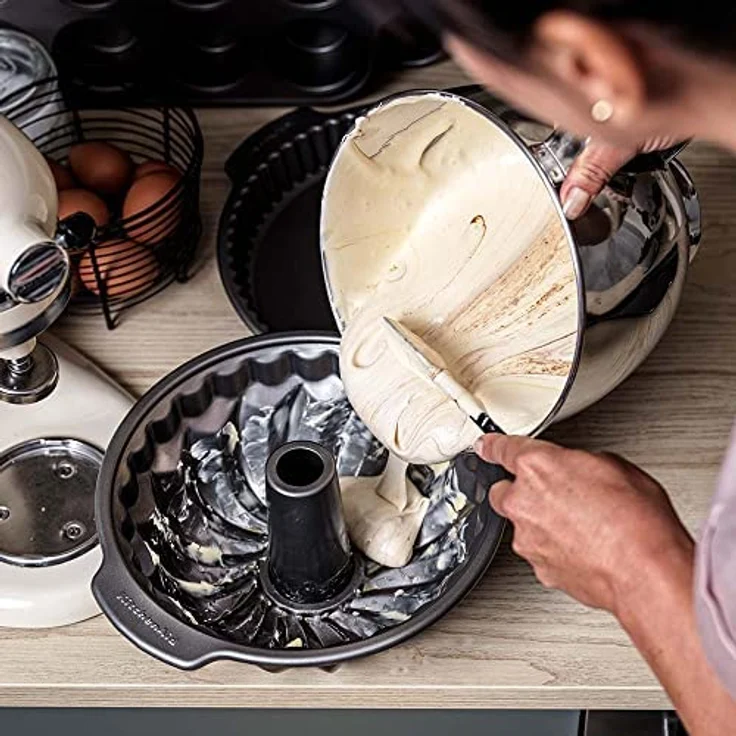 KitchenAid Aluminized Steel 3-teiliges Backformen-Set, 24cm Springform, 24cm Gugelhupfform, 27cm x 11cm Kastenform, PFAS-freie Antihaftbeschichtung, backofenfest, spülmaschinenfest, grau – Bild 3