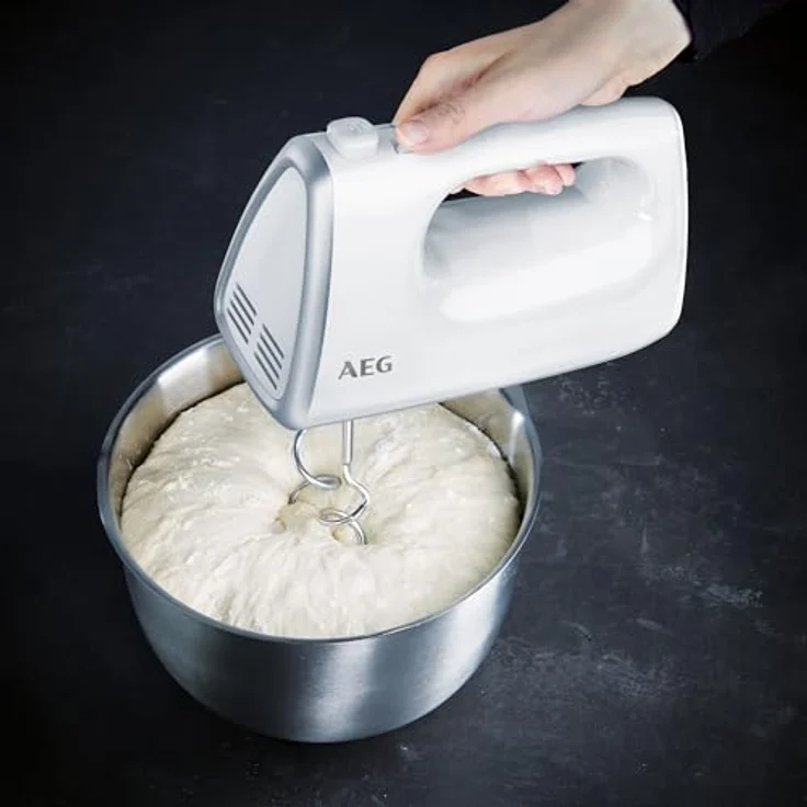 AEG HM 3330 Handmixer (450 Watt, 5 variable Geschwindigkeitsstufen, Turbo-Funktion für Höchstleistung, Auswurftaste, 2 Rührbesen und 2 Knethaken spülmaschinenfest, 1m Kabel) weiß-silber – Bild 4