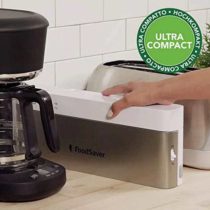 FoodSaver kompaktes Vakuumiergerät mit Handheld-Vakuumierer | 1 Rolle & 4 Beutel | Silber mit weißen Akzenten [VS0100X] – Bild 3