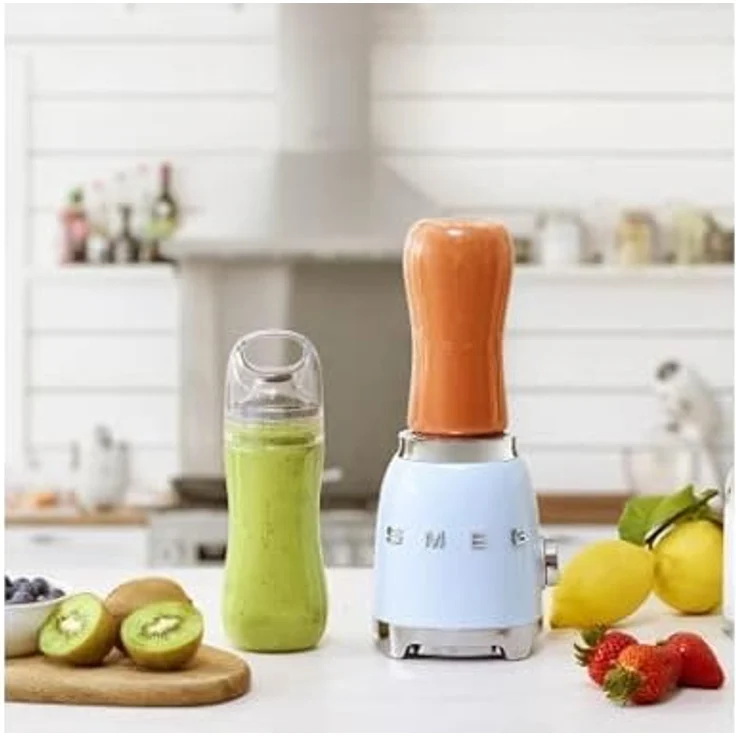 Smeg PBF01PBEU Smoothiemaker, 300 Watt, inkl. 2 x 600 ml To-Go-Trinkflaschen, 2 Geschwindigkeiten, Edelstahl, pastellblau, Serie: PBF01 – Bild 2