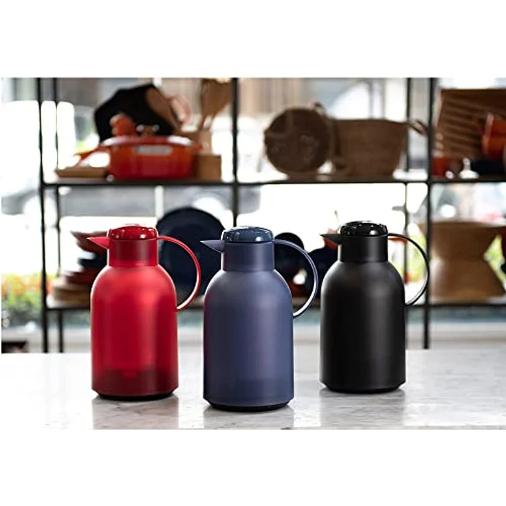 Emsa N4011700 Samba Isolierkanne (1,5 Liter, Quick Press Verschluss, 12h heiß und 24h kalt) Transluzent-Rot – Bild 5