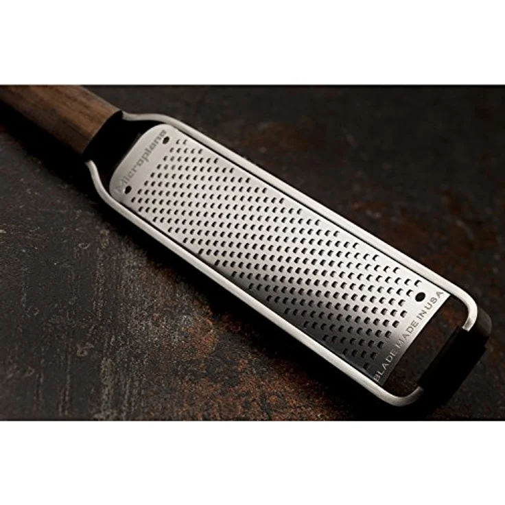 Microplane Zester Reibe Fein Walnussholz Edelstahl aus der aus der Master Serie für Zitrusfrüchte, Hartkäse, Ingwer, Schokolade, Muskatnuss und Trüffel – Bild 3