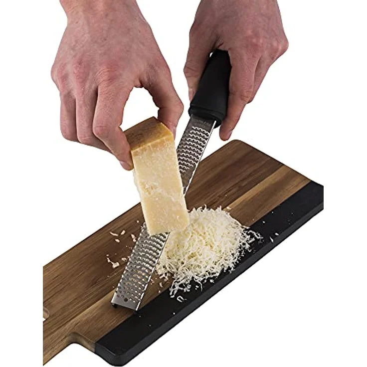 Buddy´s Blades - Premium Reibe, Gesamtlänge 32 cm, schmale Küchenreibe, Parmesanreibe, Ingwerreibe, Zestenreibe u.v.m, Edelstahl-Klinge inkl. Klingenschutz und Reinigungsbürste, spülmaschinenfest – Bild 5