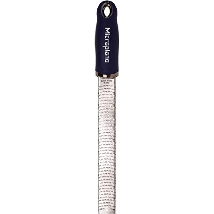 Microplane Zester Reibe Fein Nacht-Blau Edelstahl aus der Premium Classic Serie für Zitrusfrüchte, Hartkäse, Ingwer, Schokolade, Muskatnuss und Trüffel – Bild 2