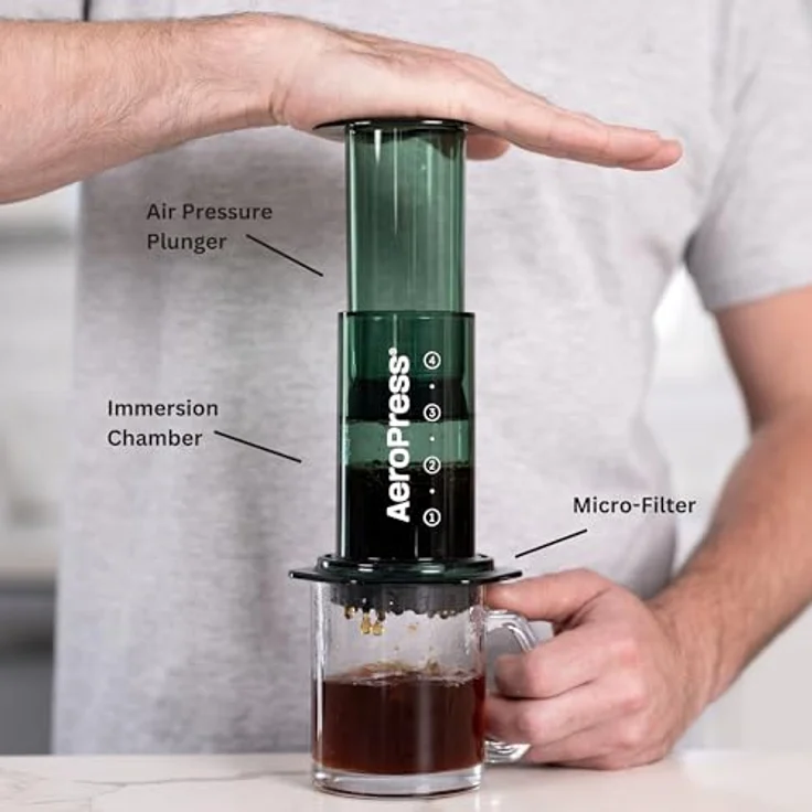 AeroPress Clear Grüne Kaffeepresse – Vollmundiger Kaffee ohne Bitterkeit – Tragbare Mini-Kaffeemaschine für Camping & Reisen, Grün – Bild 2