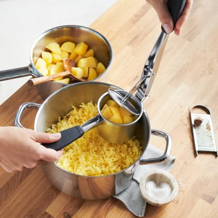 Betty Bossi Kartoffelpresse, Edelstahl Schwarz mit ergonomischem Kunststoffgriff, spülmaschinengeeignet, ideal für Kartoffelpüree und Pommes – Bild 3