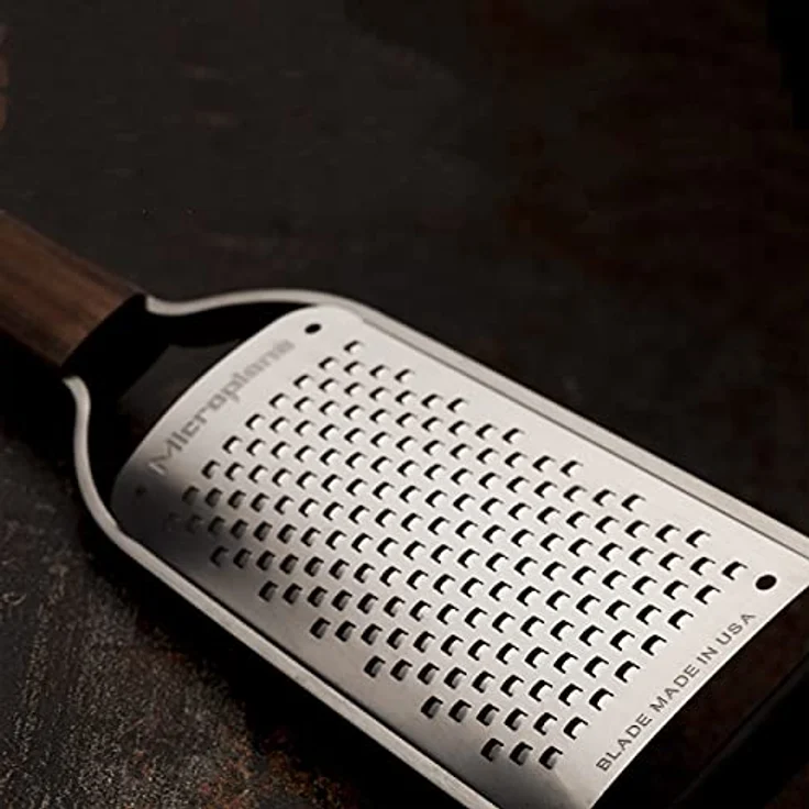 Microplane Reibe Grob Walnussholz Edelstahl aus der Master Serie für Käse, Karotte, Ingwer, Schokolade und Kokosnuss – Bild 2