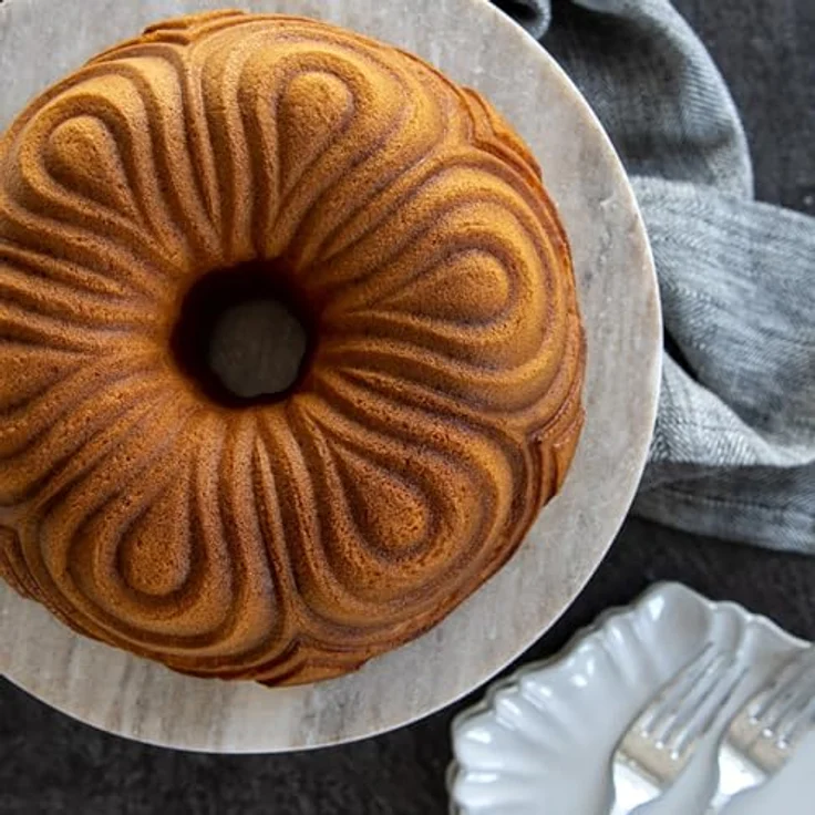 NordicWare Hochwertige Gugelhupfform, Aluminium, Gold, 24,9 x 24,9 x 9,7 cm – Bild 5