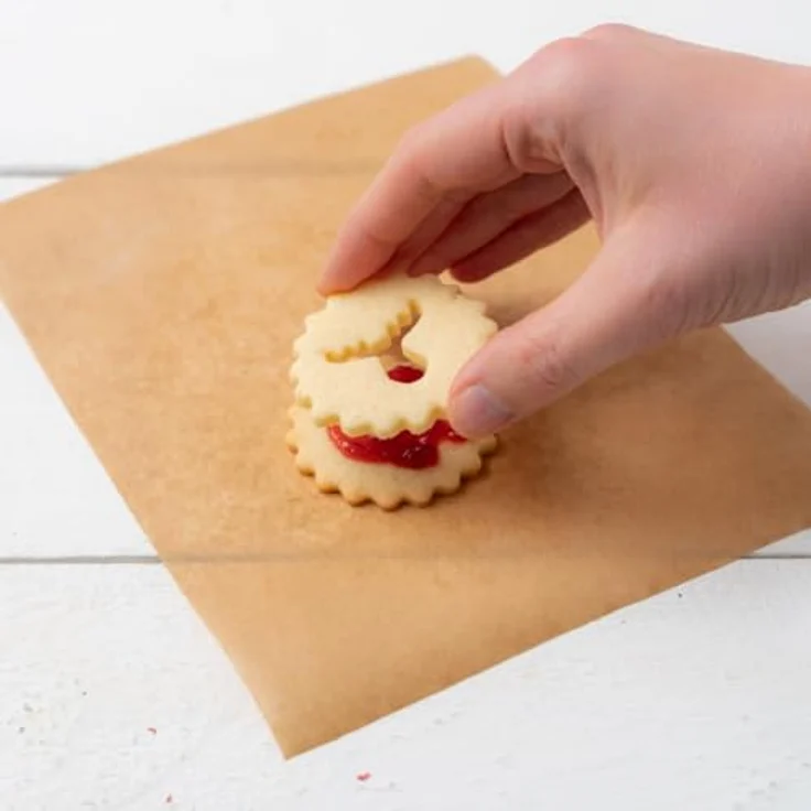 Zenker Ausstecher Linzer mit Herz, Edelstahl 2in1 Ausstecher für Weihnachtsplätzchen und Terassenplätzchen, perfekt für Linzer-Plätzchen, einfach zu reinigen, designed in Germany – Bild 5