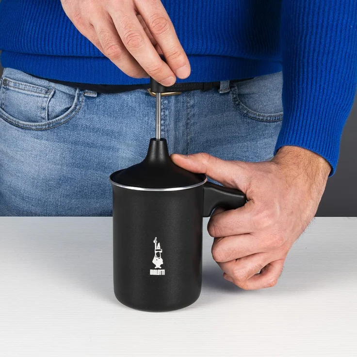 Bialetti Tutto Crema Milchaufschäumer 3 Tassen mit Doppelsieb für einen stabilen Milchschaum, 0.5 L, schwarz – Bild 7