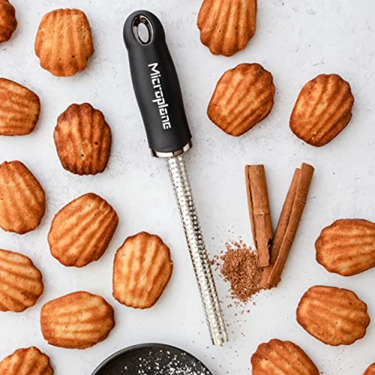 Microplane Gewürzreibe Fein Schwarz Edelstahl aus der Premium Classic Serie für Muskatnuss, Zimt, Schokolade, Nüsse und Kaffeebohnen – Bild 8