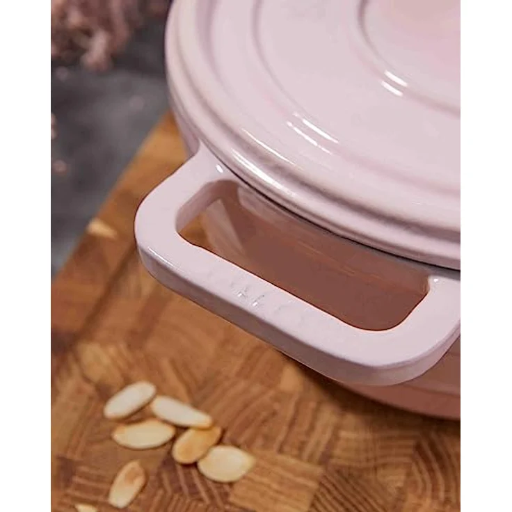 Sallys 'Murat' Gourmet Gusseisentopf inklusiv Inspirations-Kochheft, emaillierte Beschichtung, 2,2 Liter Inhalt (Silky Pink) – Bild 5