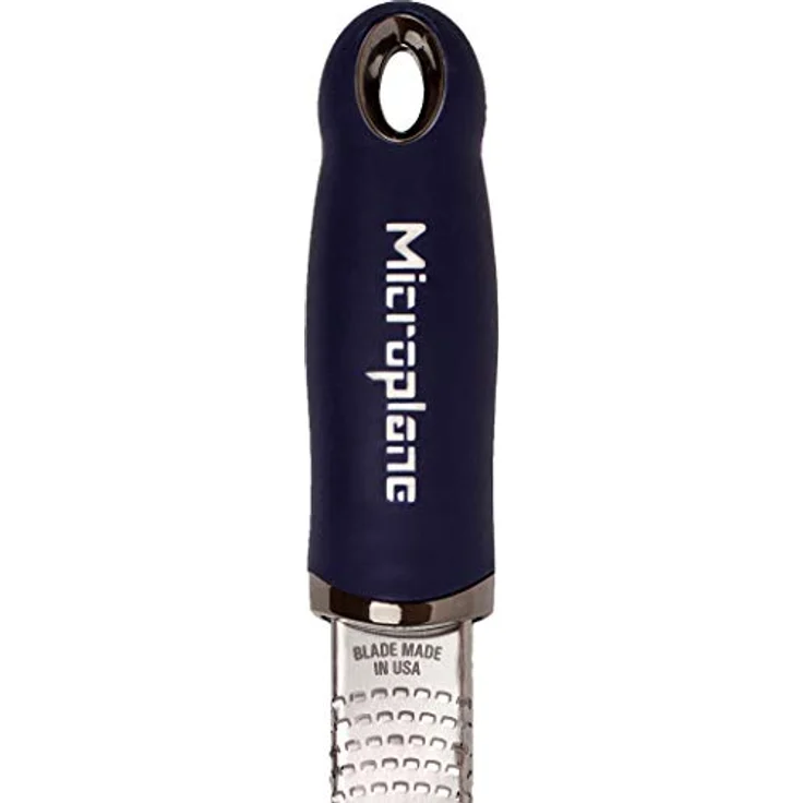 Microplane Zester Reibe Fein Nacht-Blau Edelstahl aus der Premium Classic Serie für Zitrusfrüchte, Hartkäse, Ingwer, Schokolade, Muskatnuss und Trüffel – Bild 4
