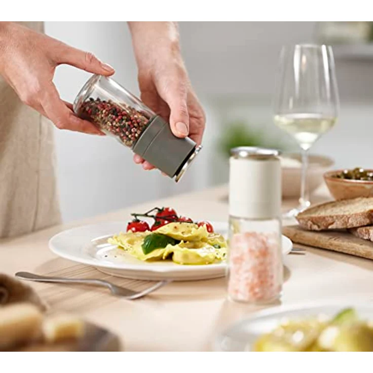 Joseph Joseph Duo Manuelles Salz- und Pfeffermühlenset, umgedrehte Mühlen mit Keramikmahlwerk, Schwarz/Grau – Bild 4