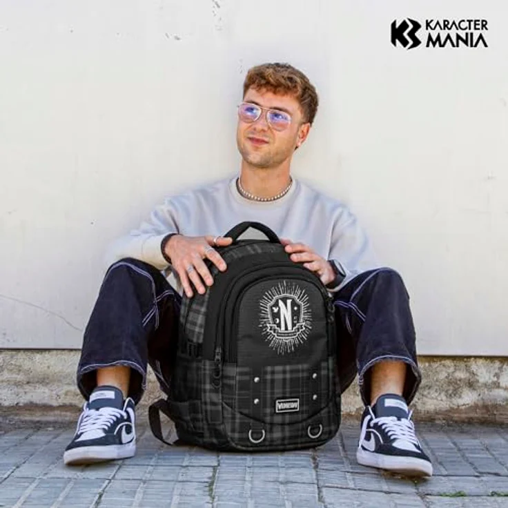 Karactermania Freizeitrucksack Wednesday, großer Tagesrucksack mit USB-Anschluss, 3 Hauptfächer, wasserabweisend – Bild 5