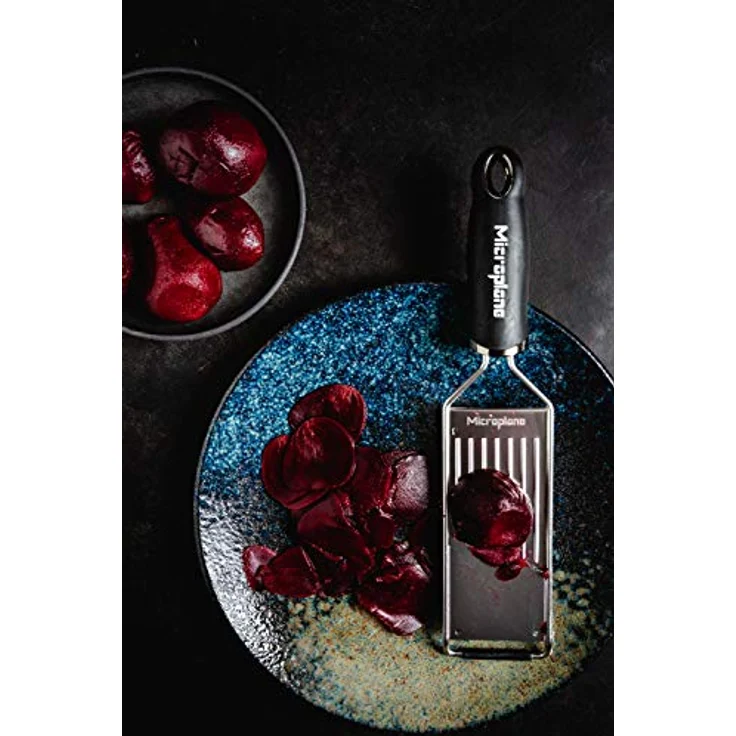 Microplane Profi Gemüsehobel Edelstahl Schwarz aus der Gourmet Serie für Kartoffel, Karotte, Gurke, Zucchini und Rote Beete – Bild 3