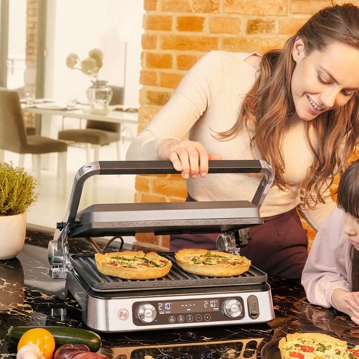 Braun Multigrill 9 Pro CG 9167, Elektrogrill mit 2 unabhängigen Thermostaten, 3 Kochpositionen, spülmaschinenfeste Platten, integrierte Thermosonde, 265° Höchsttemperatur, 2200 W, Schwarz/Edelstahl, 2 Grillplatten, 2 flache Platten und 2 Waffel Platten – Bild 5