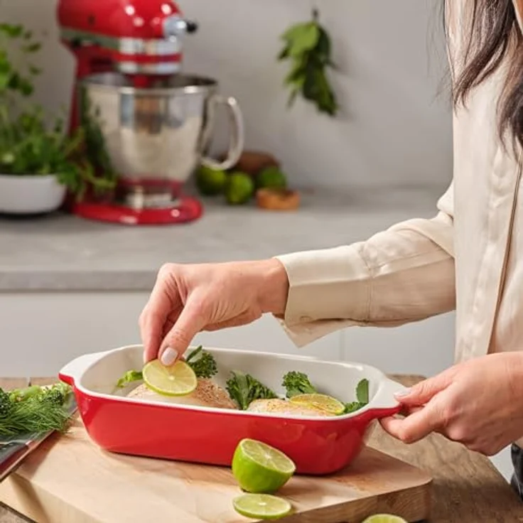 KitchenAid Stoneware Backform Rechteckig mit Bambusdeckel, 26 cm/1,9L, PFAS-frei, Ofenfest bis 260°C, Spülmaschinenfest, Imperium Rot – Bild 5